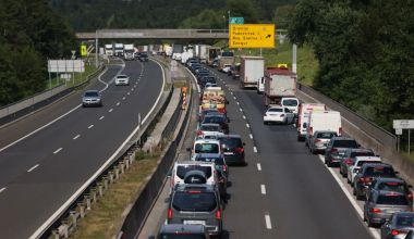 V nesreči na avtocesti umrl češki voznik tovornjaka