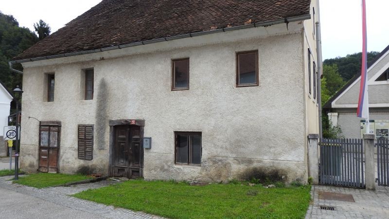 Kupnina dvorca za ureditev Tončkine hiše