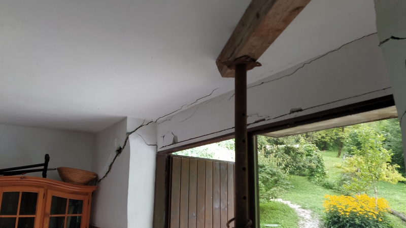 Ob neurju v Radobljah ogrožena stanovanjska hiša