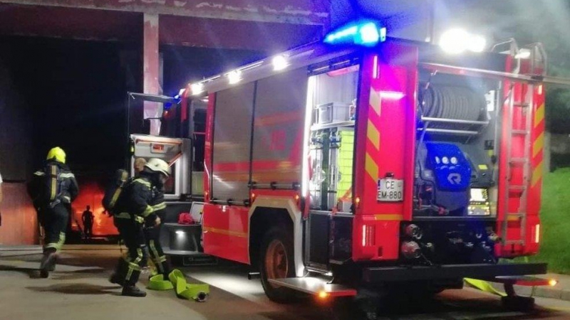 V Velenju gorelo več vozil