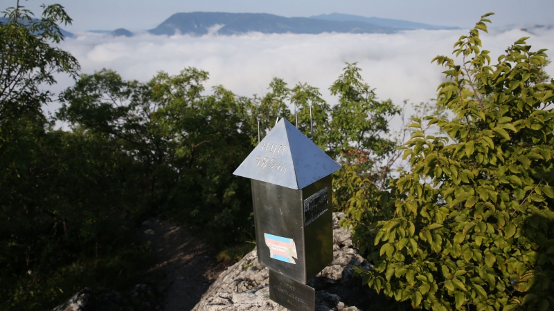 Vzpon na Hum nad Laškim:  Spodaj čemerno, na vrhu pravljično lepo