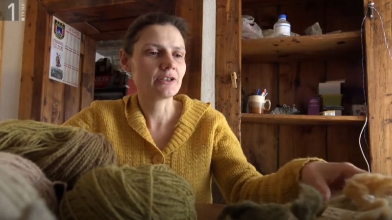 Še vedno povezani, a manj kot nekoč