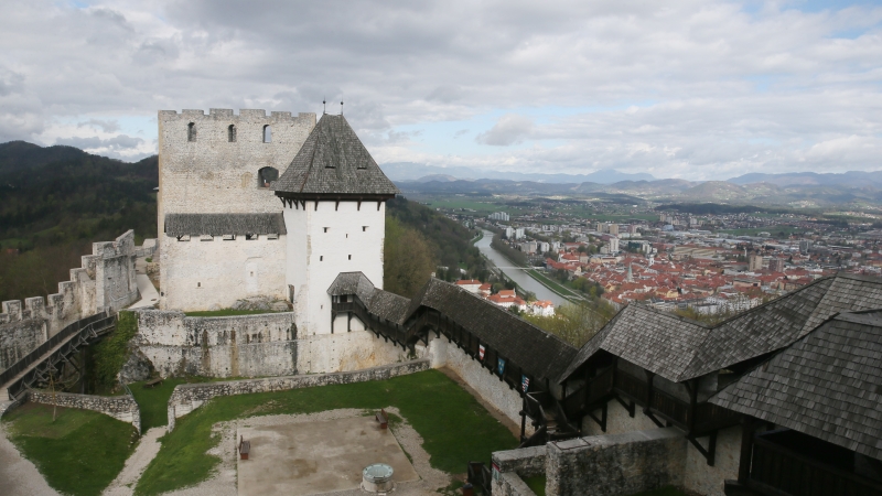 Stari grad bo nocoj obarvan 