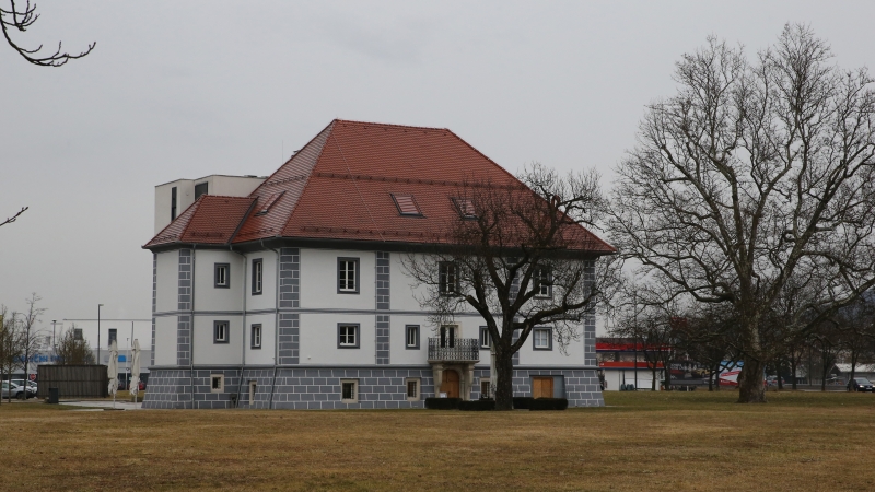 Bo park ob dvorcu Lanovž pozidan? 
