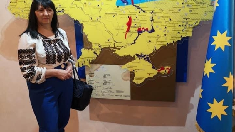 Pogled zaskrbljeno upira v rodno Ukrajino