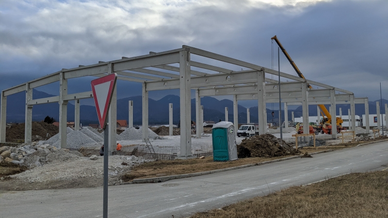 Celjski trgovec s tehničnim blagom gradi v Žalcu in na Ljubečni