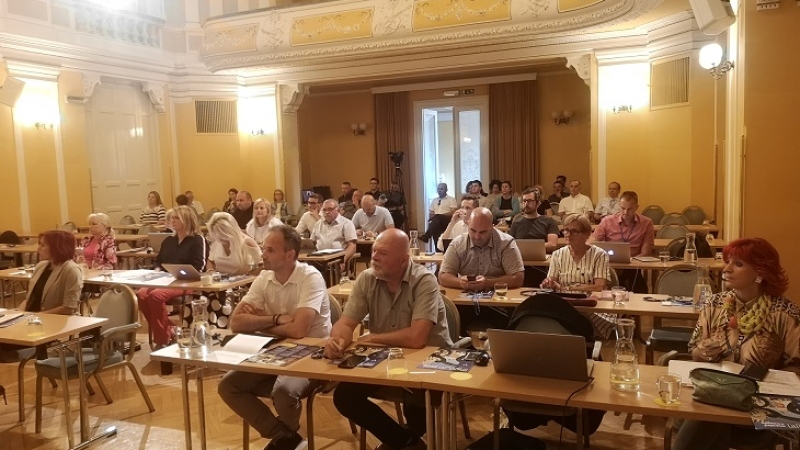 Novo vodstvo knjižnice in Desetke