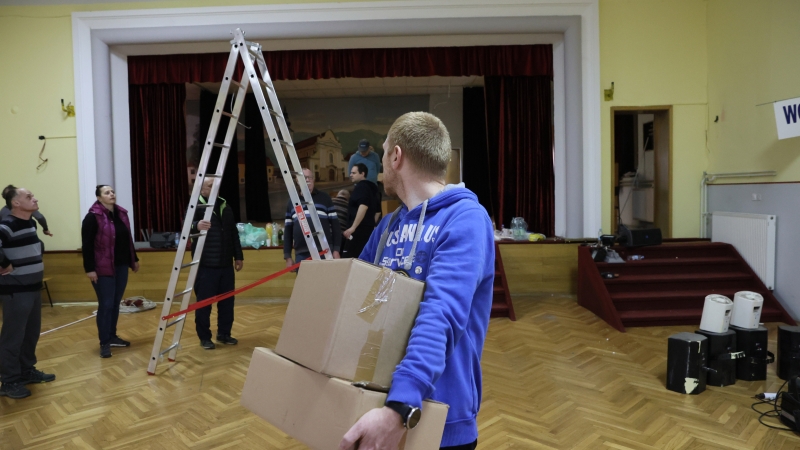 Začasni dom Kulturnega društva Petrovče so kartonaste škatle 