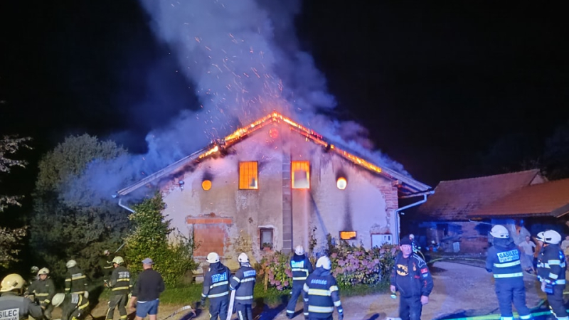 Požar popolnoma uničil stanovanjsko hišo