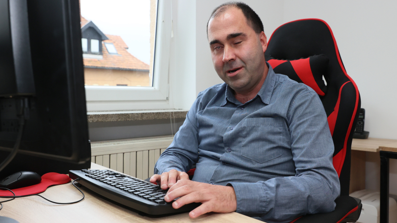 »Namesto aktivnosti invalidov nekateri spodbujajo pasivnost«