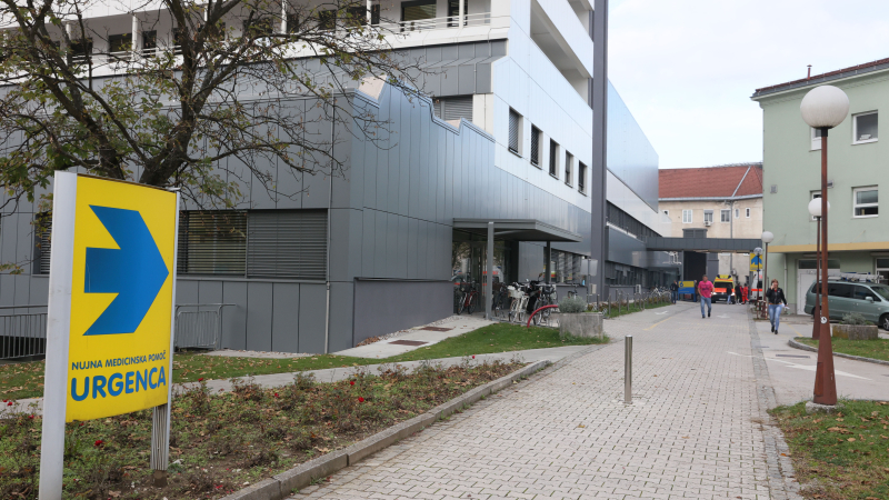 Urgentni center poka po šivih, število okužb narašča