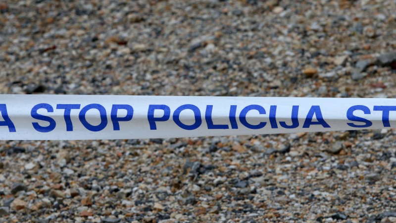 Mladoletnik, osumljen smrti starejšega občana, se je sam javil policiji