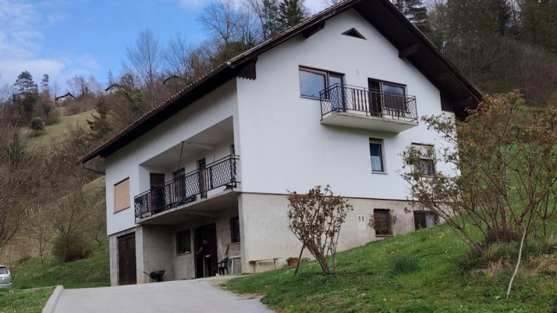 Na območju Laškega sin umoril mamo